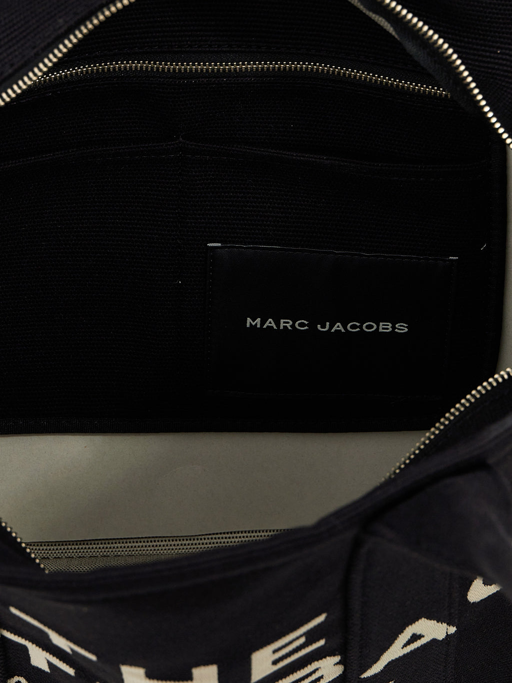 "Traveler Tote in Cotton and Polyester   White/Black"