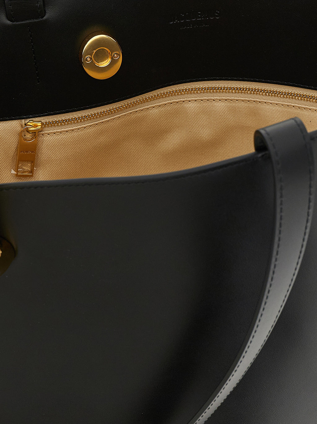 Leather Le Bambola Moyen Shoulder Bag