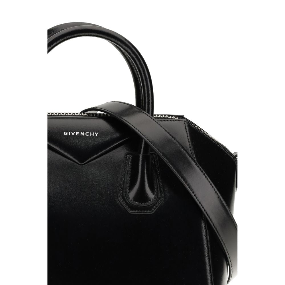 Small Box Calfskin Antigona Handbag